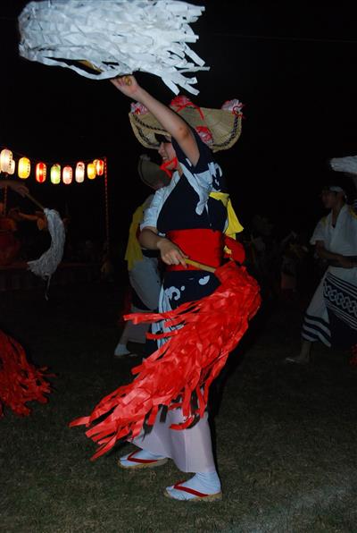 手結の盆踊りの様子